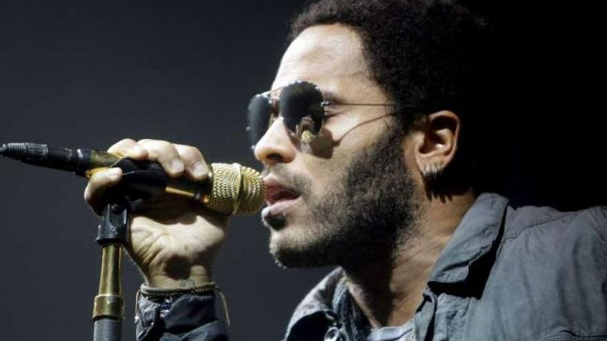 Lenny Kravitz, durante un concierto en Zaragoza, en 2009. / javier cebollada