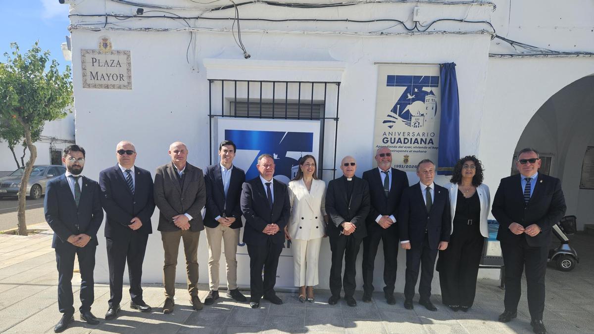 Acto celebrado este sábado, en el que se ha descubierto una placa en la plaza Mayor.