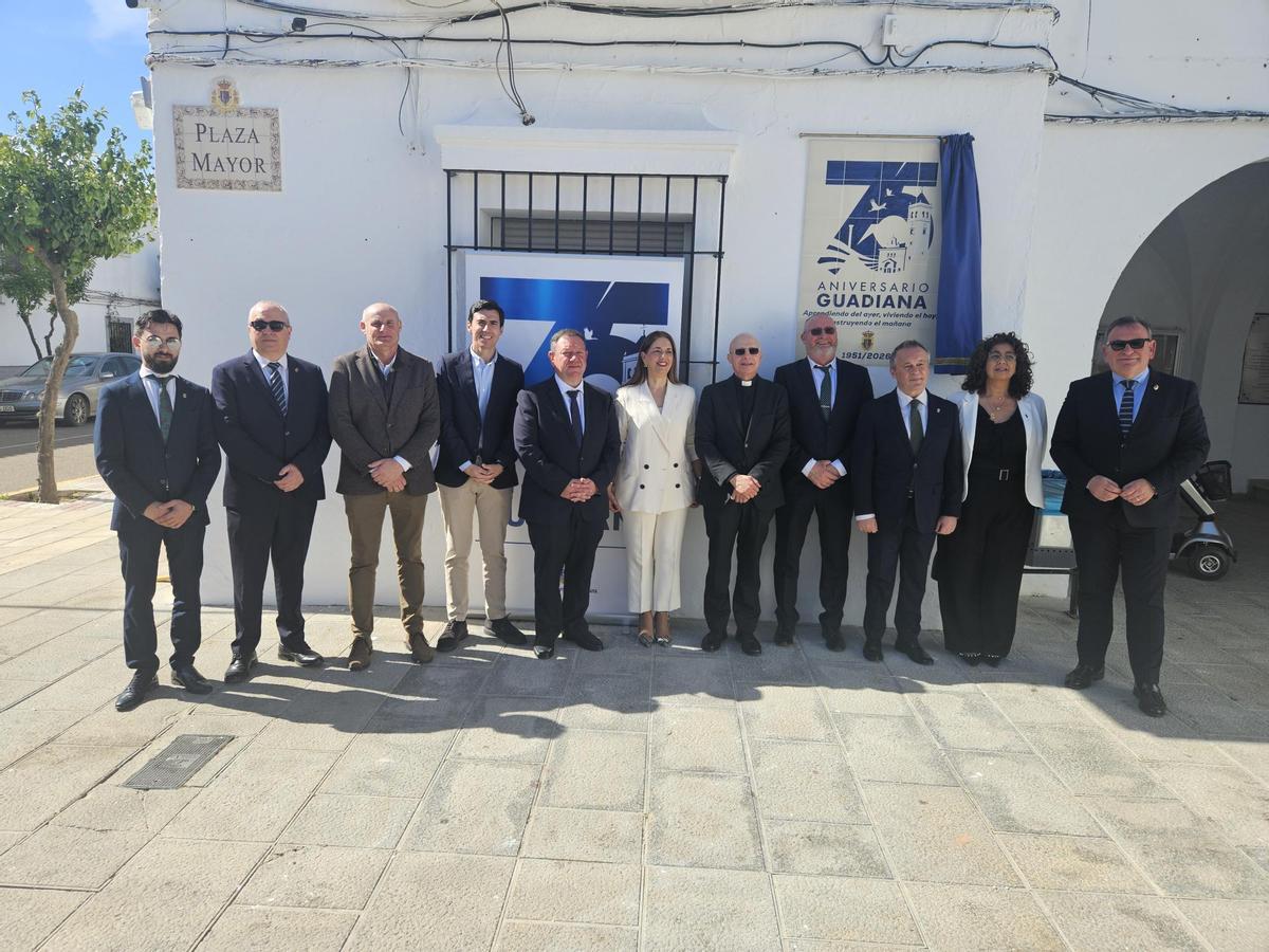 Acto celebrado este sábado, en el que se ha descubierto una placa en la plaza Mayor.