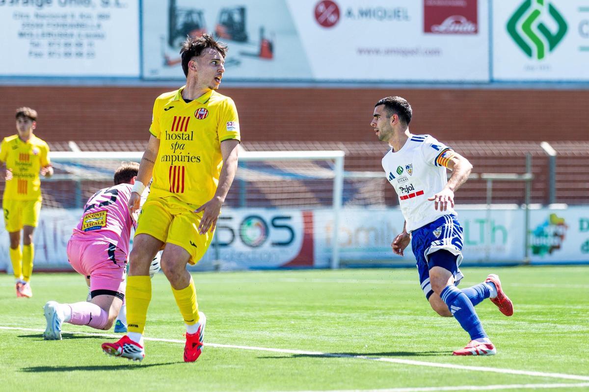 Una acció del partit d'avui a Mollerussa.