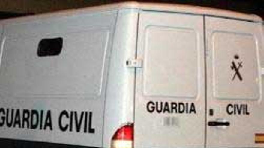 La Guardia Civil detiene a dos miembros &#039;legales&#039; de ETA en Arrasate