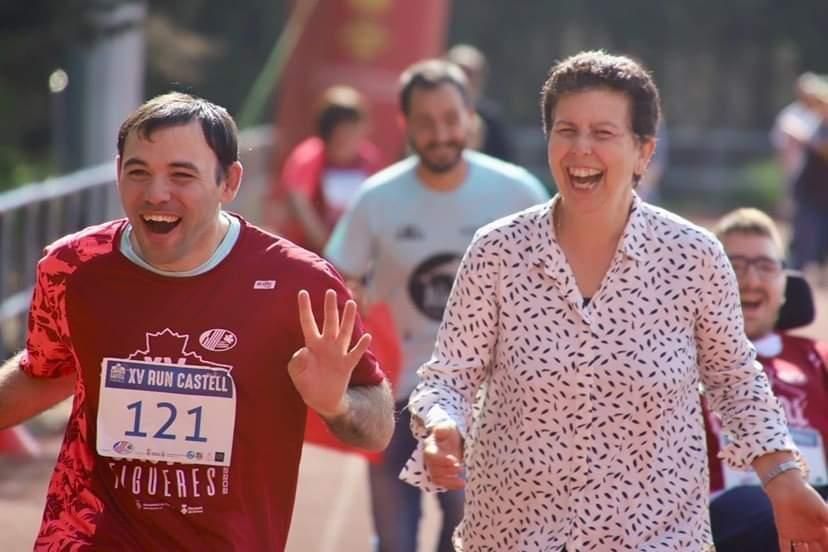 La primera cursa adaptada de la Run Castell triomfa amb èxit de participants