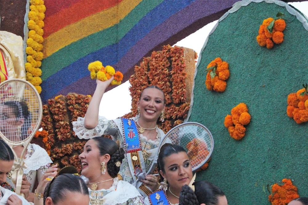 Marina, Sara, Rocío, Daniela y dos generaciones de embajadoras de la fiesta