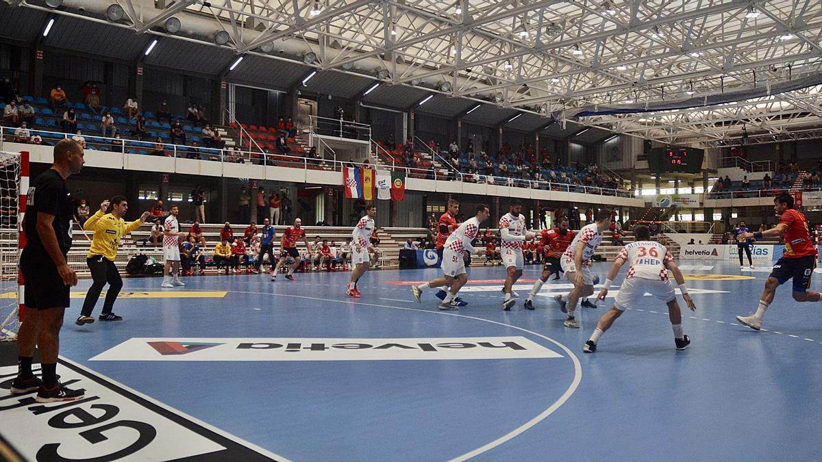 Aspecto del Municipal de Pontevedra, durante el partido. // RAFA VÁZQUEZ