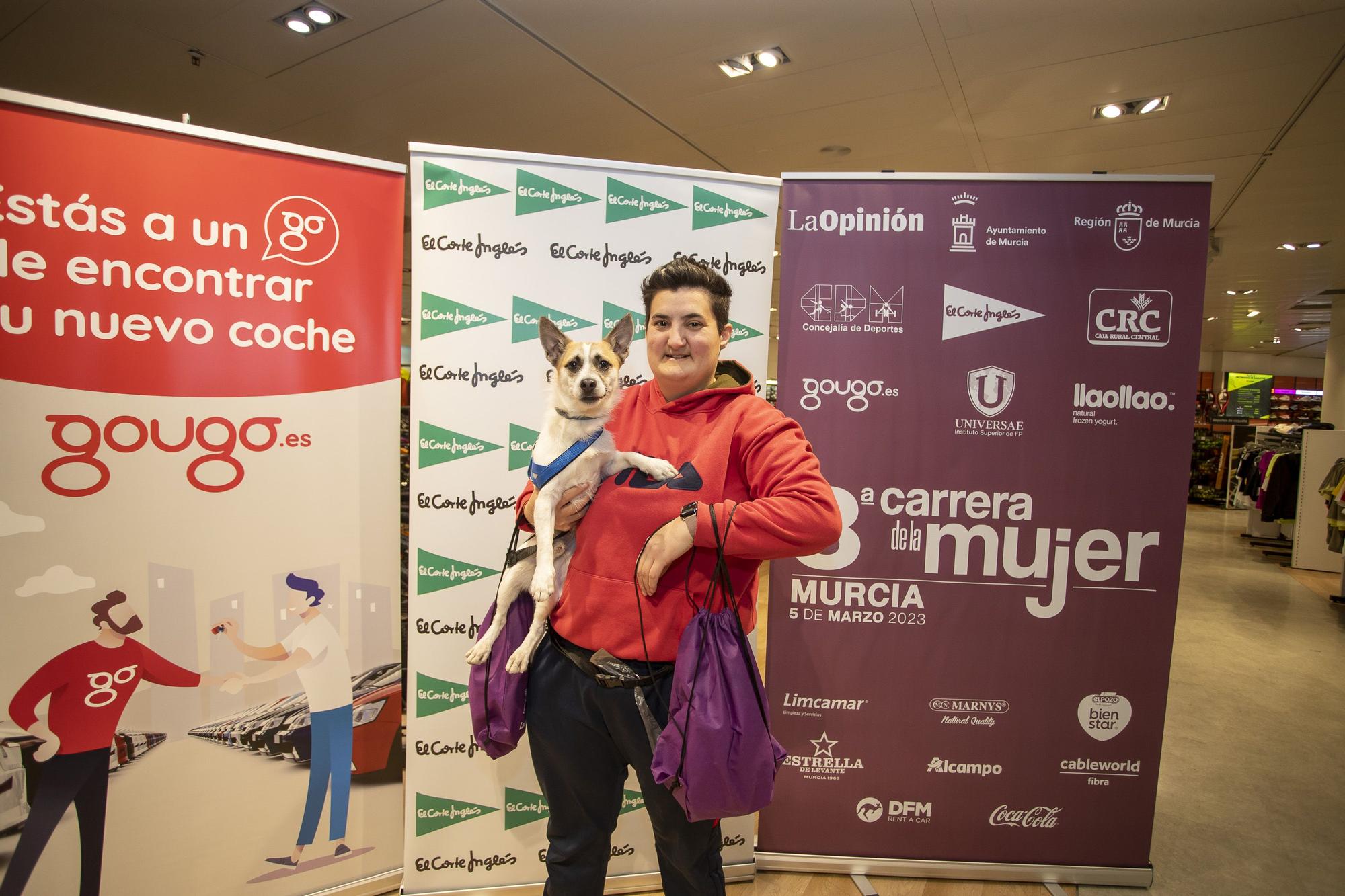 Entrega de dorsales de la Carrera de la Mujer (viernes por la tarde)