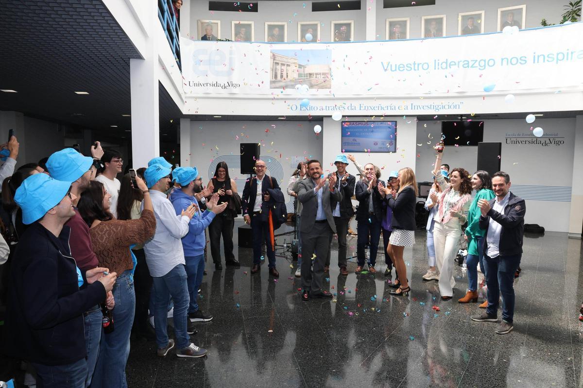 Porteiro y su equipo celebraron el fin de campaña en el vestíbulo de Industriales.