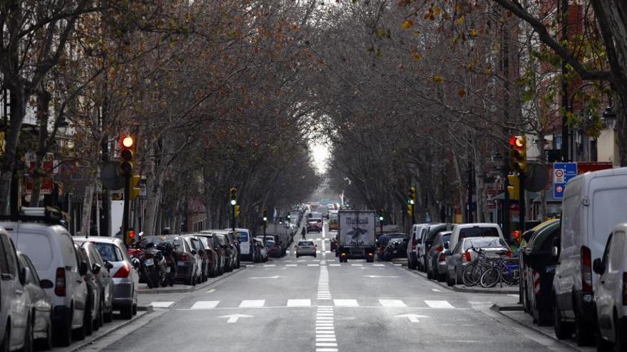 La avenida Compromiso de Caspe, en el barrio de Las Fuentes.  | JAIME GALINDO