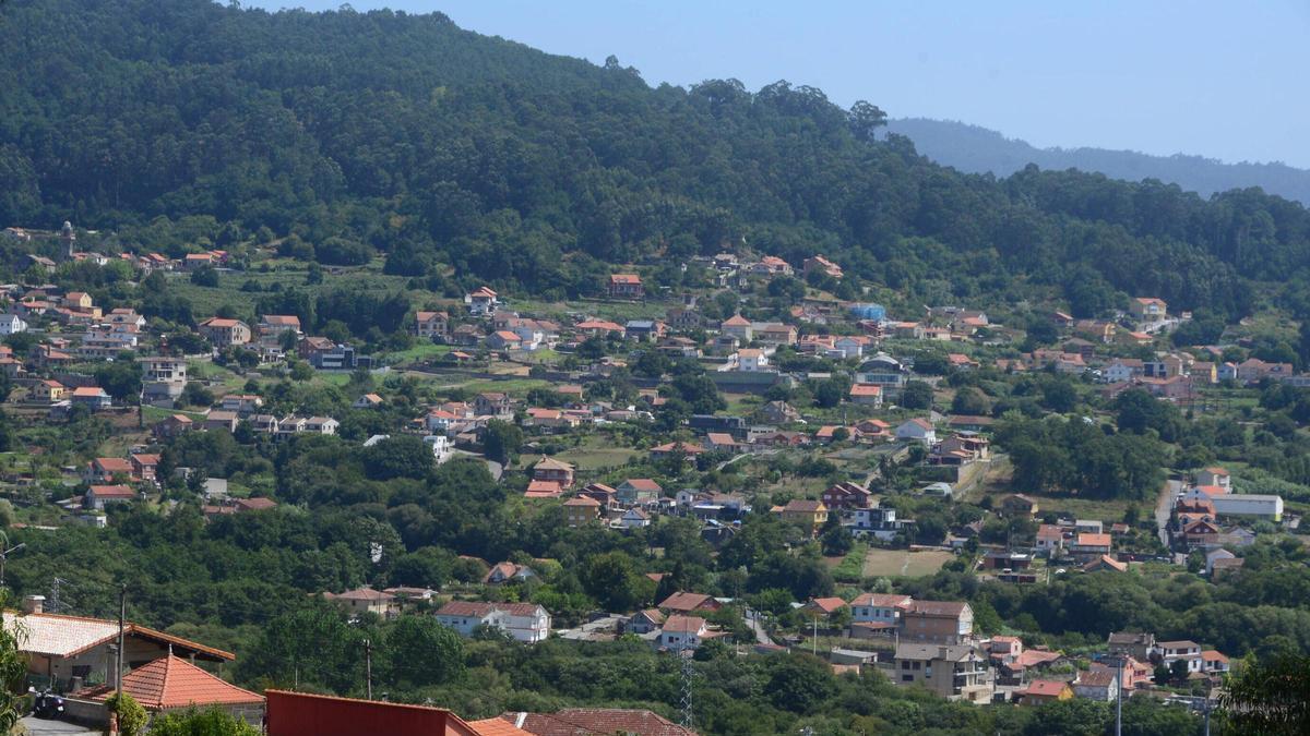 Vista general de Coiro, parroquia que concentra una importante problemática en limpieza de parcelas.