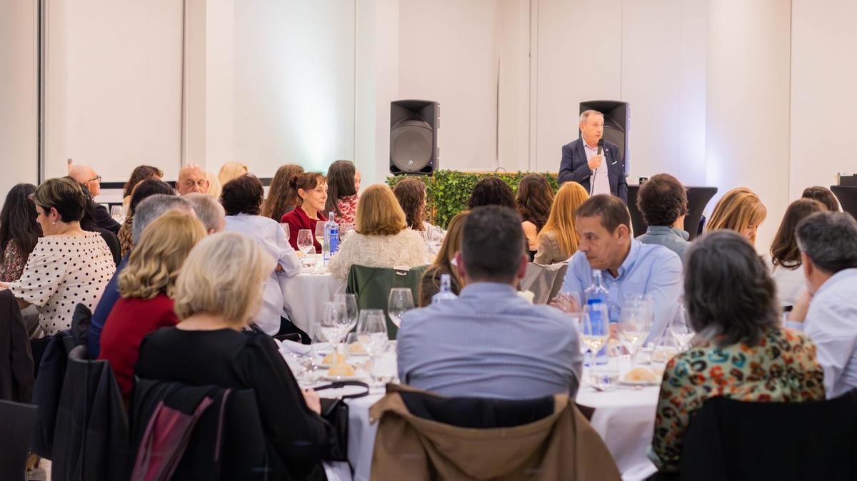 Un momento de la "cena de la Psicología asturiana", recuperada por el Colegio.