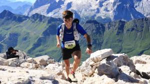 Pol Makuri en una carrera por montaña del circuito de las Golden Trail World Series