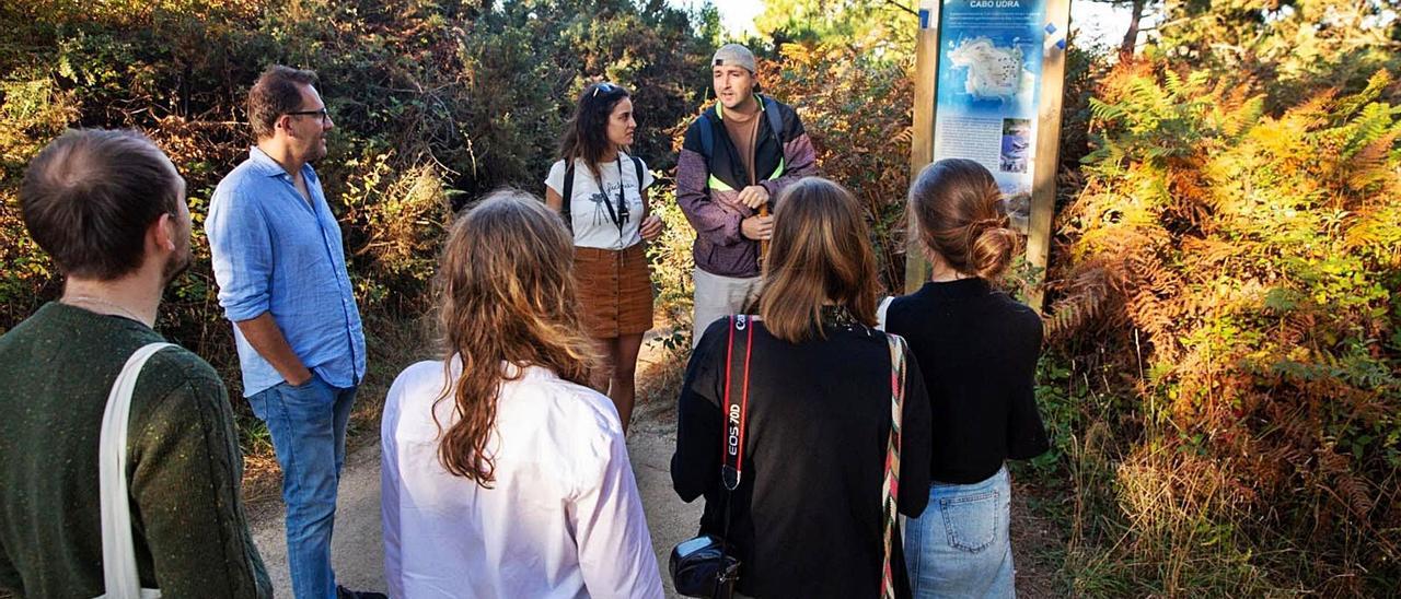 Una visita guiada por el entorno natural de Cabo Udra. |   // GONZALO NÚÑEZ