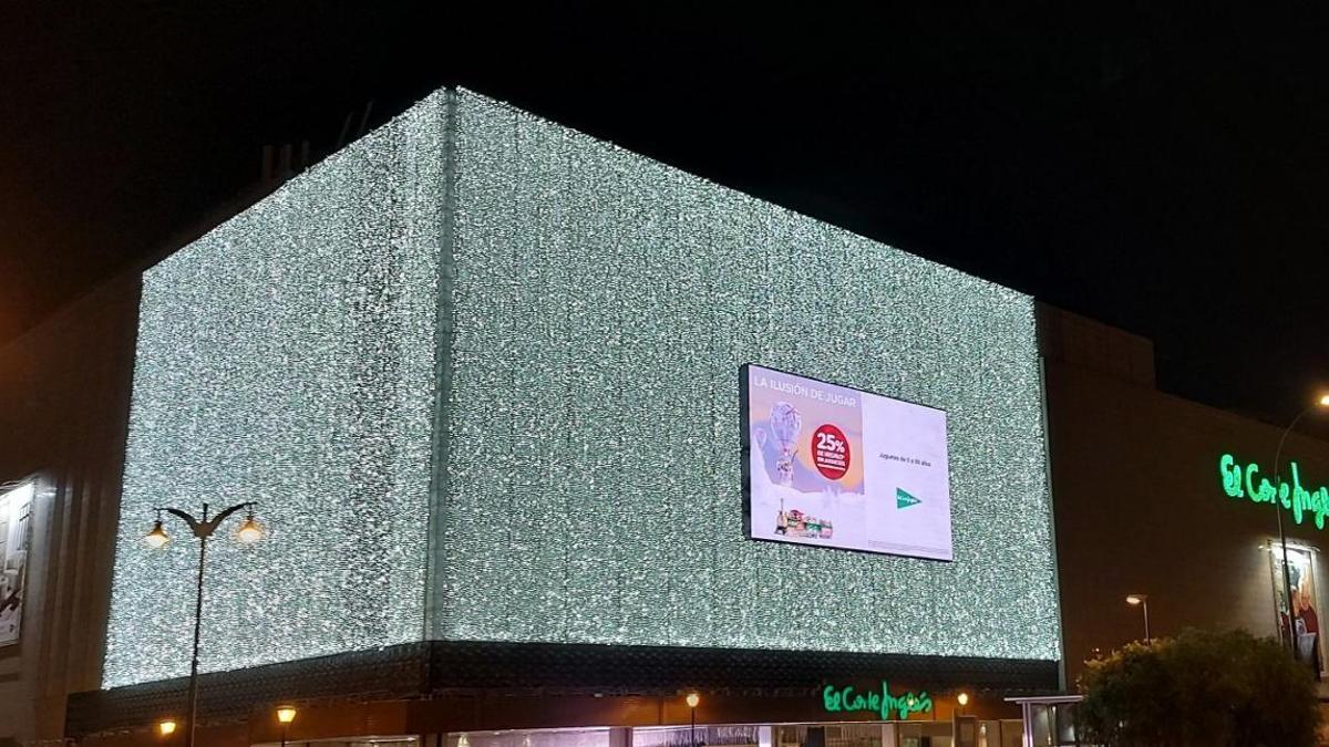 Corte Inglés busca personal para su campaña de Navidad.