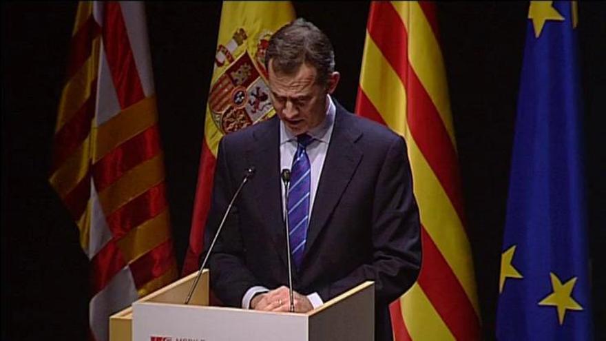 Cruce de 'bienvenidas' entre Felipe VI y Puigdemont