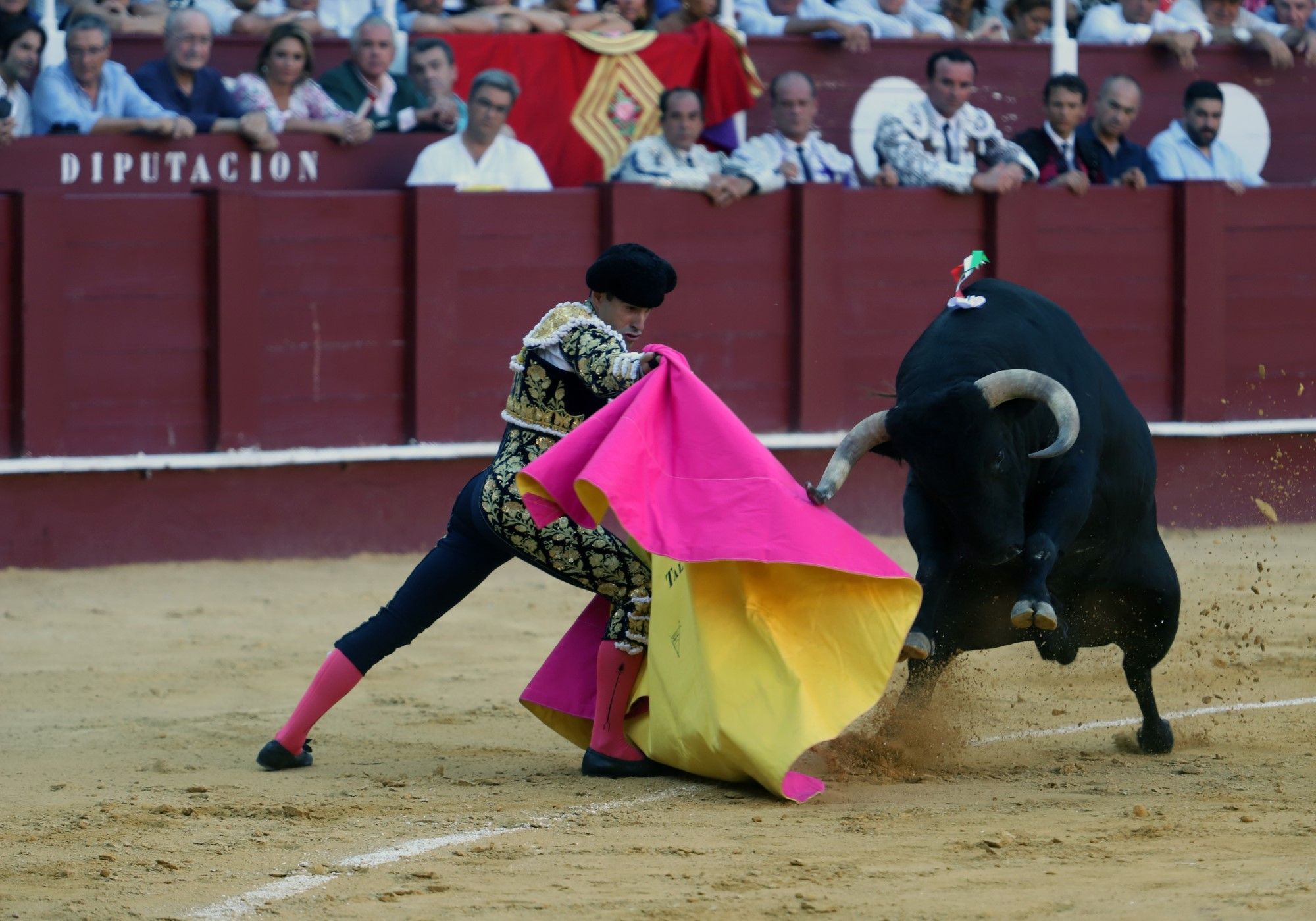 Las imágenes de la cuarta corrida de abono en La Malagueta y de la cogida de Jiménez Fortes