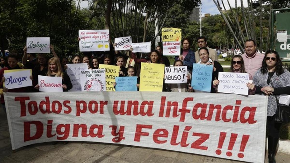 Protesta contra los abusos a los menores en Asunción, ayer.