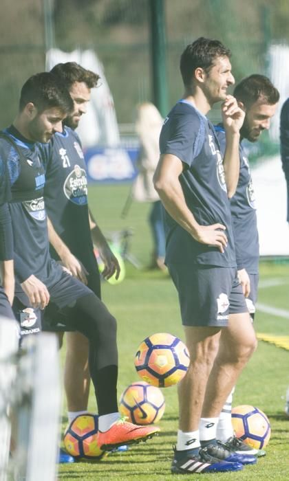 Celso Borges abandonó la sesión debido a un golpe en el tobillo derecho que le provocó un esguince. Su participación en el partido de Butarque dependerá de su evolución.