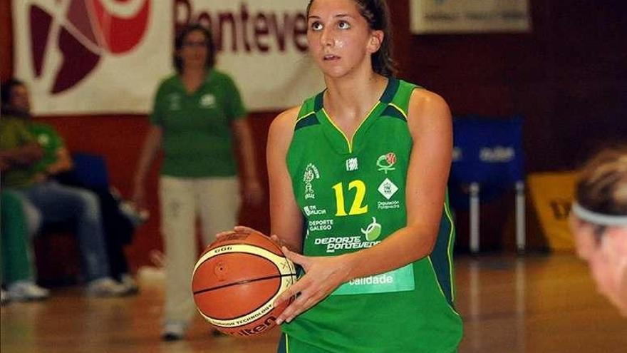María Lago durante un partido de liga. // Rafa Vázquez