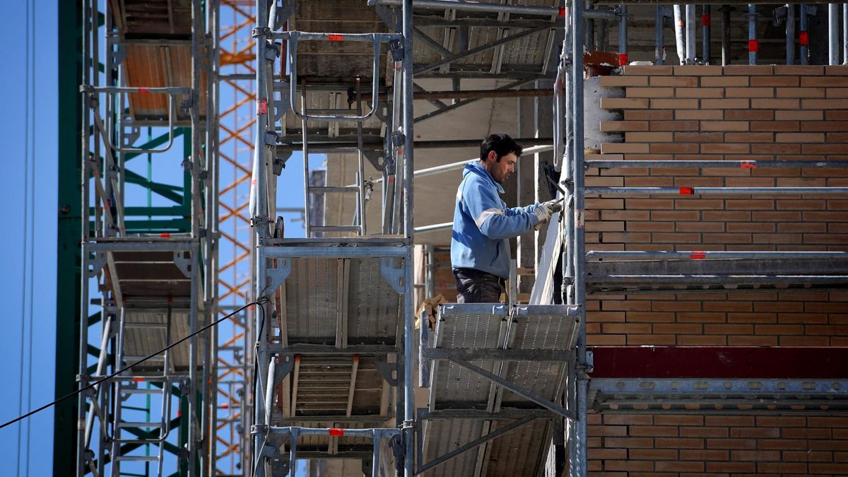 Catalunya no comparte su prosperidad: Las empresas ganan un 6% más desde la crisis de precios y sus trabajadores cobran un 4% menos