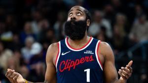 Los Angeles Clippers guard James Harden (1) looks up to watch a replay during the second half of an NBA basketball game against the Utah Jazz, Tuesday, Jan. 27, 2026, in Salt Lake City. (AP Photo/Anna Fuder) Associated Press / LaPresse Only italy and spain. EDITORIAL USE ONLY / ONLY ITALY AND SPAIN