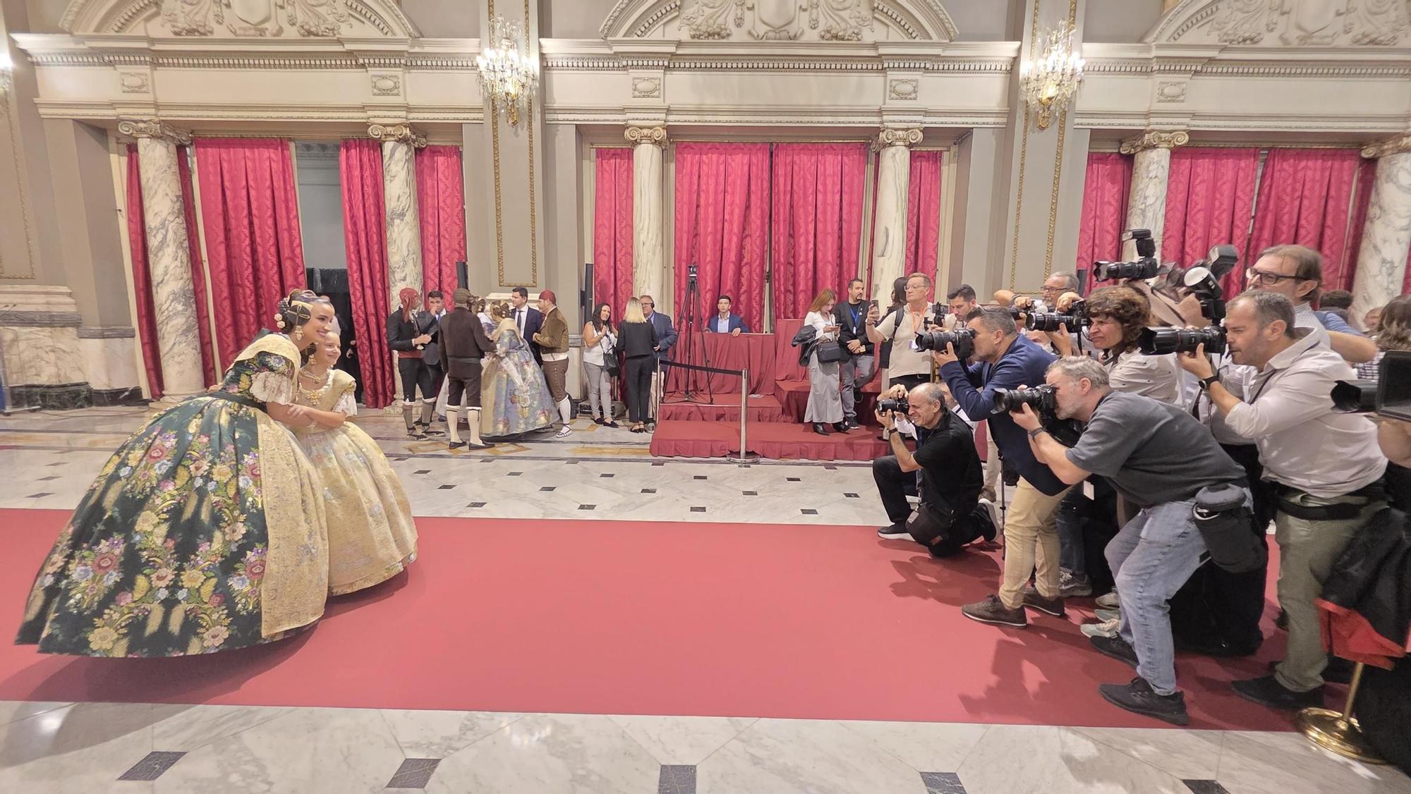 Otro pelotón. Para las dos falleras mayores en este caso.