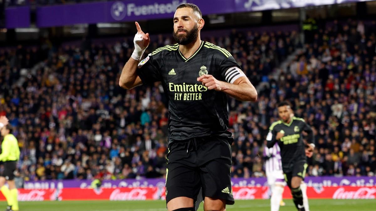 Benzema celebra uno de sus goles ante el Valladolid