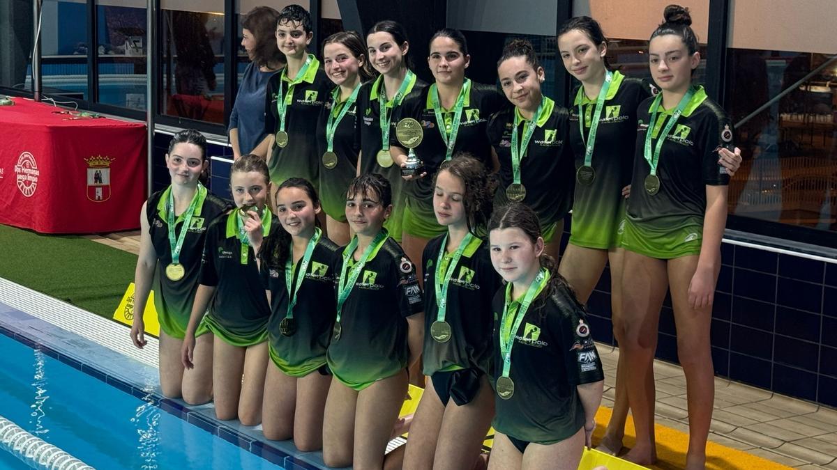 Las chicas del Waterpolo Málaga ganaron el Campeonato de Andalucía infantil.