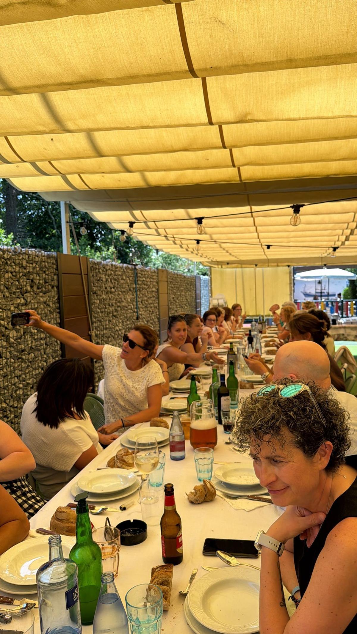 Asistentes a la comida.