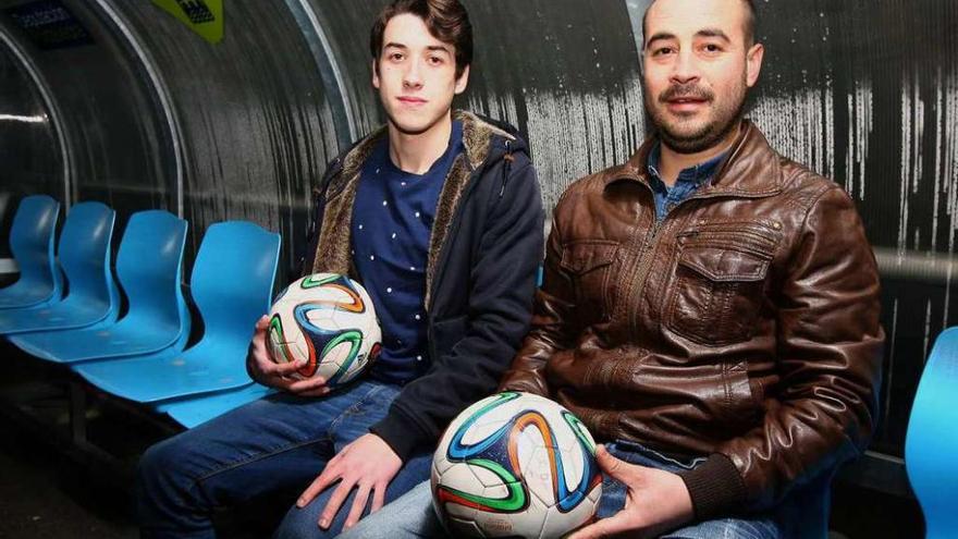 El juvenil Damián y Marc fueron presentados ayer en el campo de San Martiño. // Bernabé/Cris M. V.