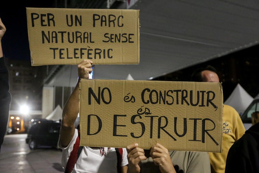 Multitudinaria presentación del teleférico proyectado sobre Benidorm