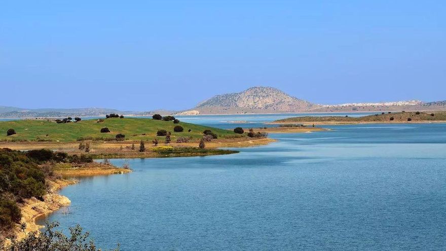 El mar interior más bonito del mundo está en España: es el embalse más grande del país y el tercero de Europa