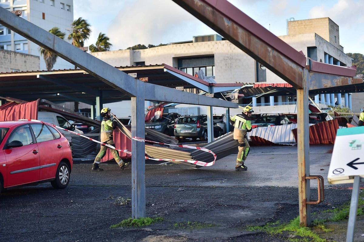 Fotogalería | Un tornado arrasa la zona del aparcamiento del hospital Virgen del Puerto de Plasencia