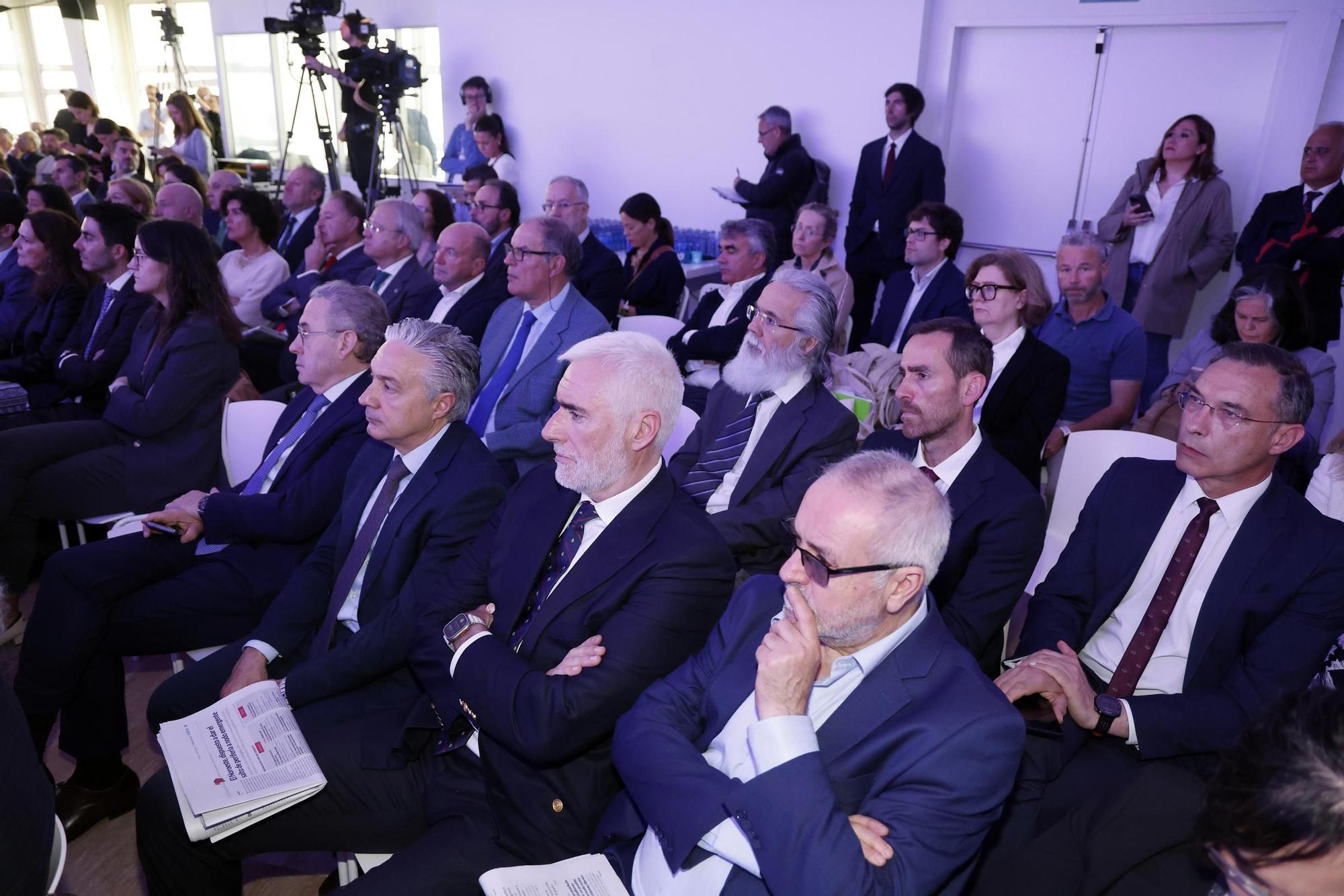 El poder político y empresarial se cita en Santiago