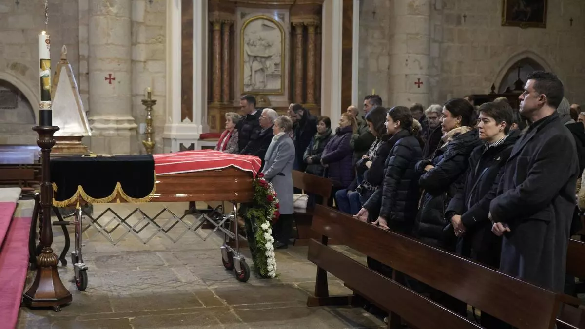 Zamora despide a Miguel Ángel Mateos: una seña bermeja y la pendonilla del Santo Entierro