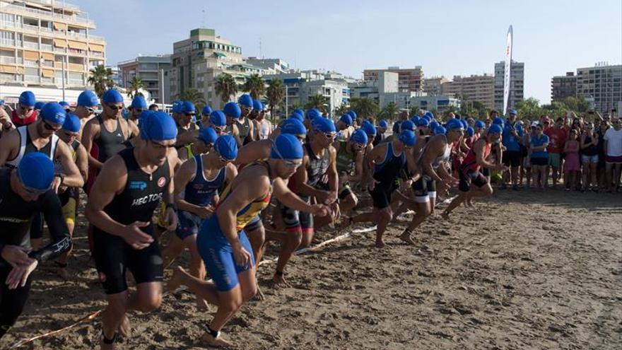 El triatlón de Orpesa cita a 450 atletas