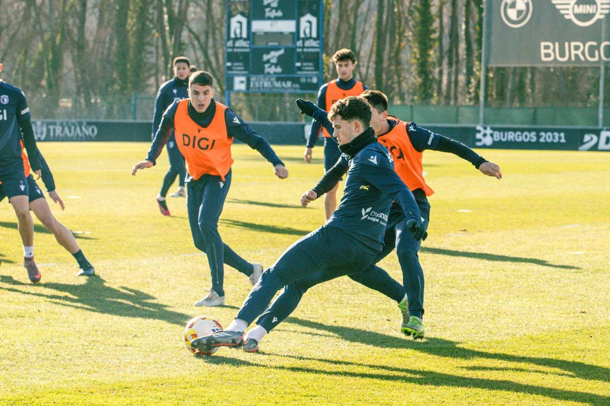 El técnico tiene a toda la plantilla disponible.