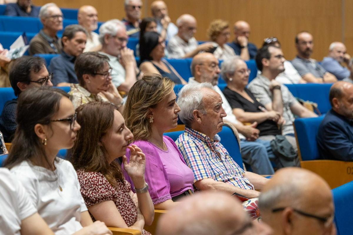En imágenes I Homenaje de la Universidad de Zaragoza a Julián Casanova por su jubilación En imágenes I Homenaje de la Universidad de Zaragoza a Julián Casanova por su jubilación
