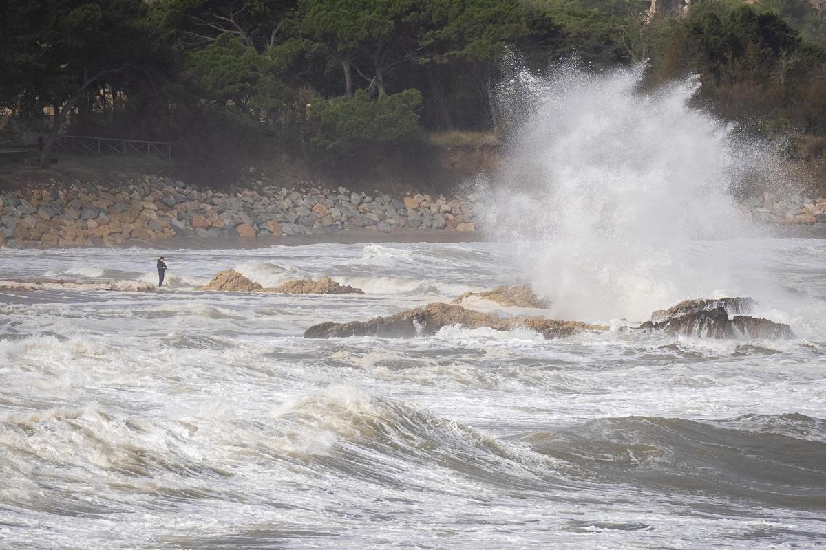 El temporal se aleja de Cataluña, que mantiene activadas alertas por aludes e inundaciones