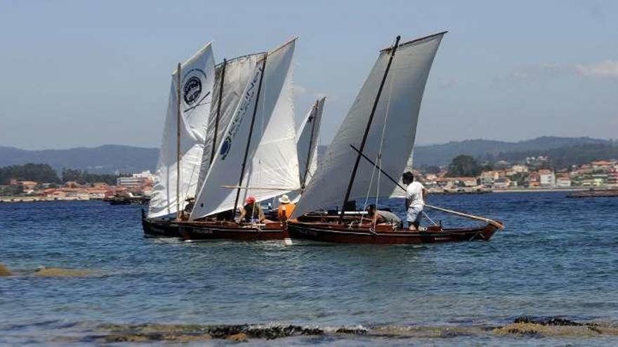 Dornas participantes en la última edición de la Volta á Arousa. // NP