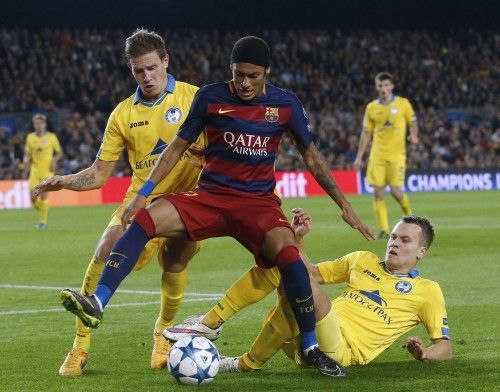 Barcelona's Neymar fights for the ball against Bate Borisov Paliakou and Haiduchyk during their Champions League group soccer match at Camp Nou stadium in Barcelona