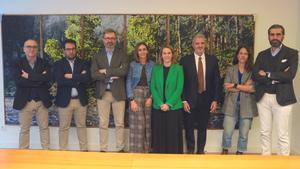 De izquierda a derecha, Ferran Boiza, director adjunto de EL PERIÓDICO; Alejandro Manso, director de Asuntos Públicos de LLYC; Rafael Serrano, director Asuntos Públicos y Comunicación de Ecolec; Isabel Rivadulla, directora de Comunicación y Márketing de Signus; Cinta Bosch, gerente de sostenibilidad de AECOC; Juan Ramón Meléndez, director general de Re-Viste; Isis Boet, líder social e influencia de LLYC, e Iñaki Ortega, director general de LLYC en Madrid.