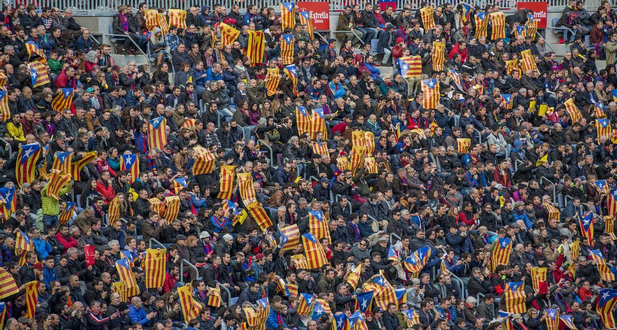 El clásico Barça-Madrid de 2016 en el Camp Nou con banderas independentistas en las gradas.