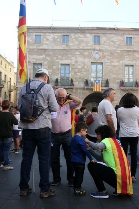 Penjada de cartells a Manresa pro referèndum