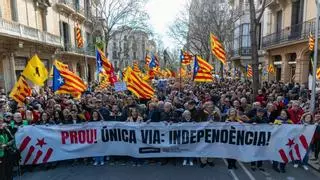 Miles de personas convocadas por la ANC denuncian el caos de Rodalies: "La independencia es la única solución"