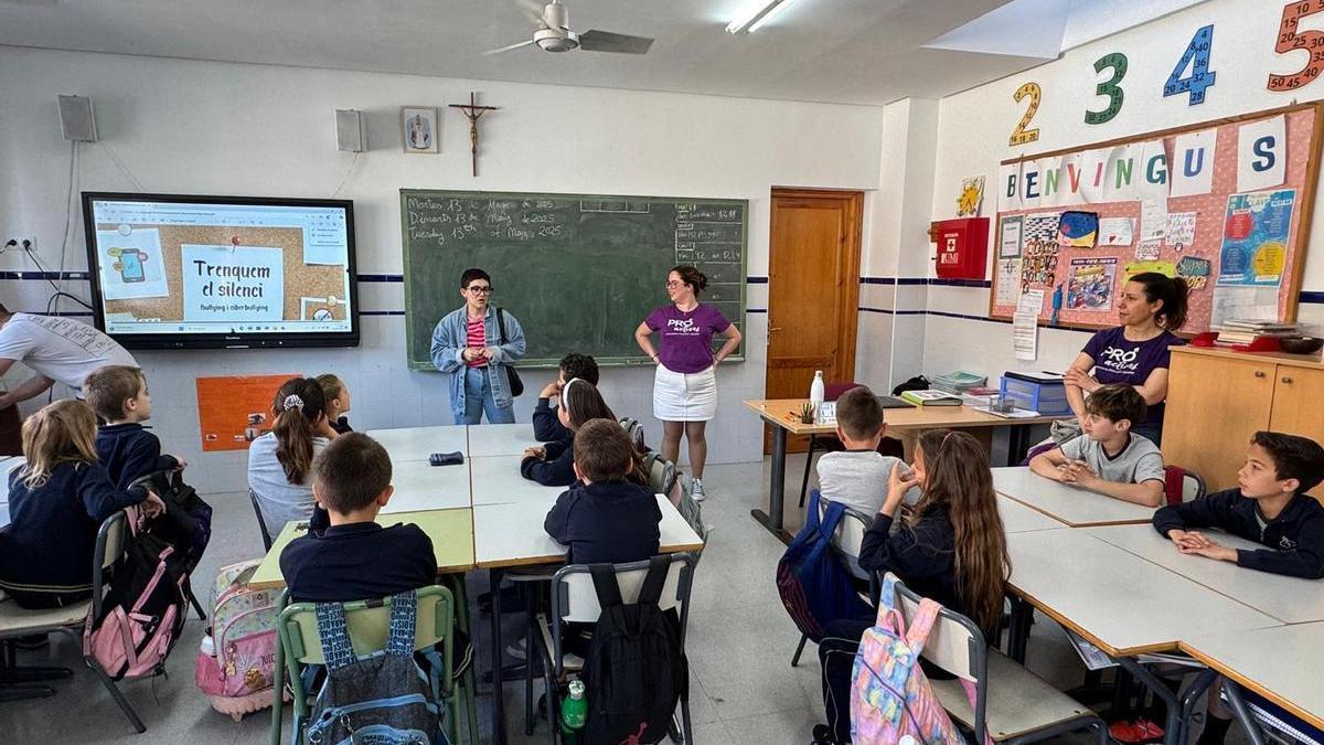 La iniciativa del ayuntamiento para prevenir el acoso escolar lleva la formación a las aulas.