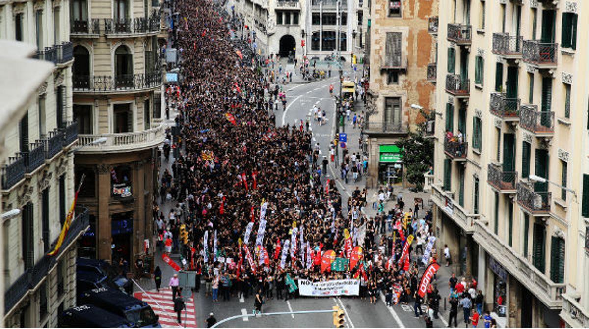  Uns 5.000 treballadors s’han manifestat al centre de Barcelona per mostrar el seu rebuig a l’ERO.