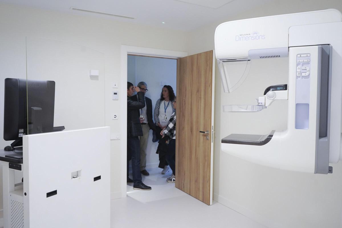 Aparell per fer mamografies al nou espai de salut de la Clínica de Sant Josep