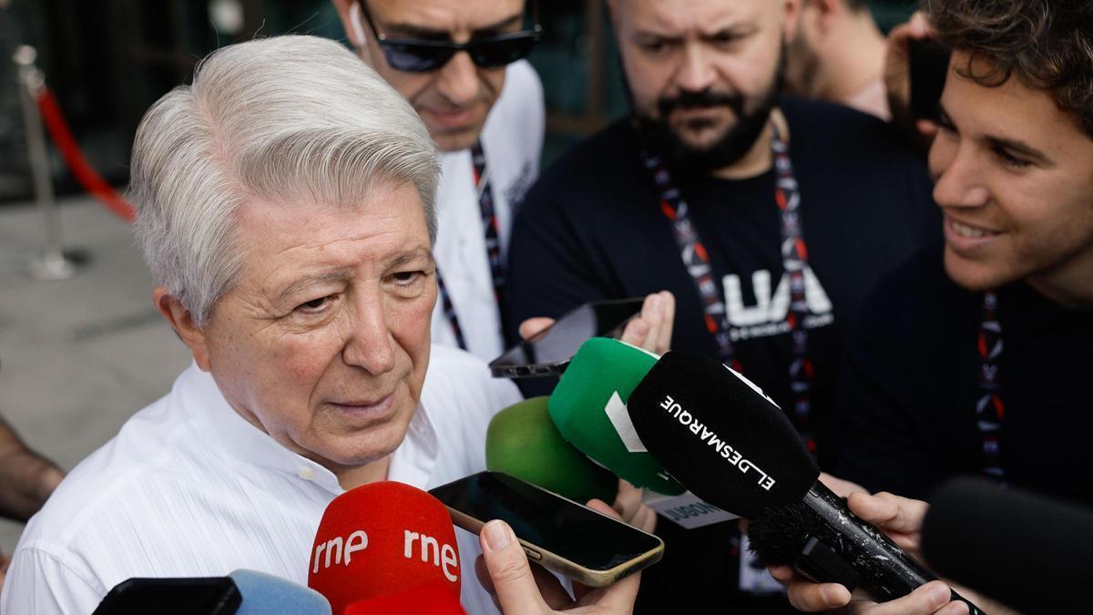 Cerezo, preguntado por el futuro de Julián Álvarez: “¿Tú puedes asegurar que no te vas a morir de aquí a final de año?”