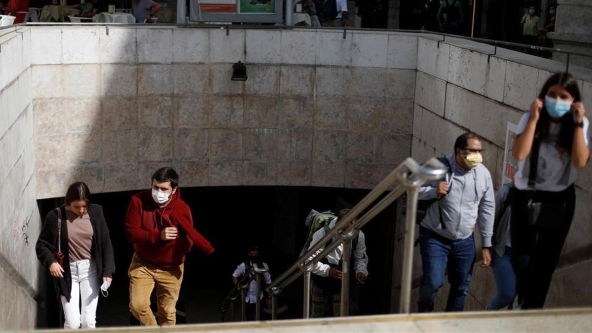 Salida del metro en Lisboa.