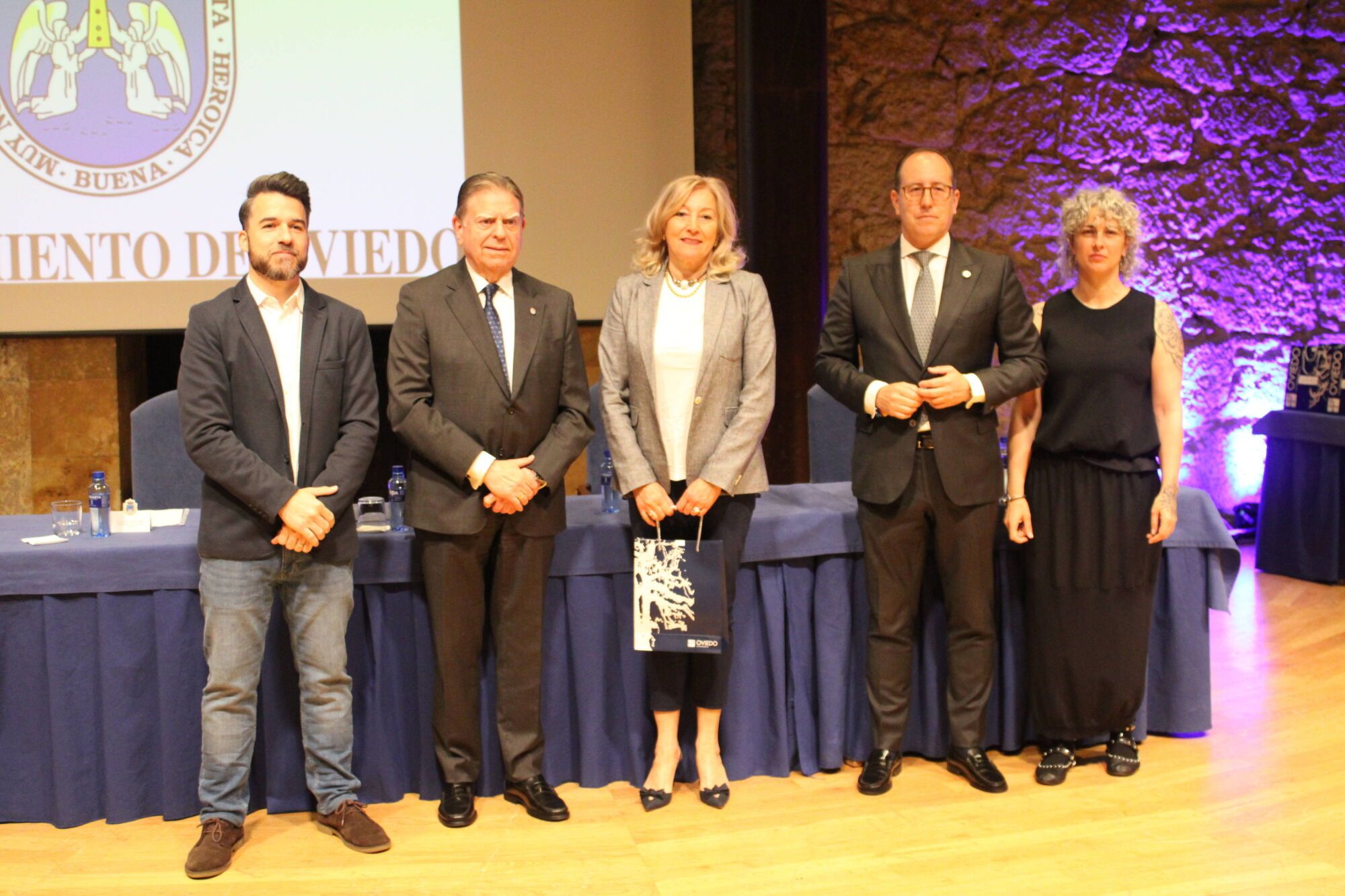 Acto institucional Santa Rita Hora: 11:00 Lugar: Oviedo, Sala de Cámara del Auditorio Príncipe Felipe Descripción: Homenaje a los trabajadores municipales jubilados y a quienes cumplen 25 y 40 años de servicio en el Ayuntamiento.
