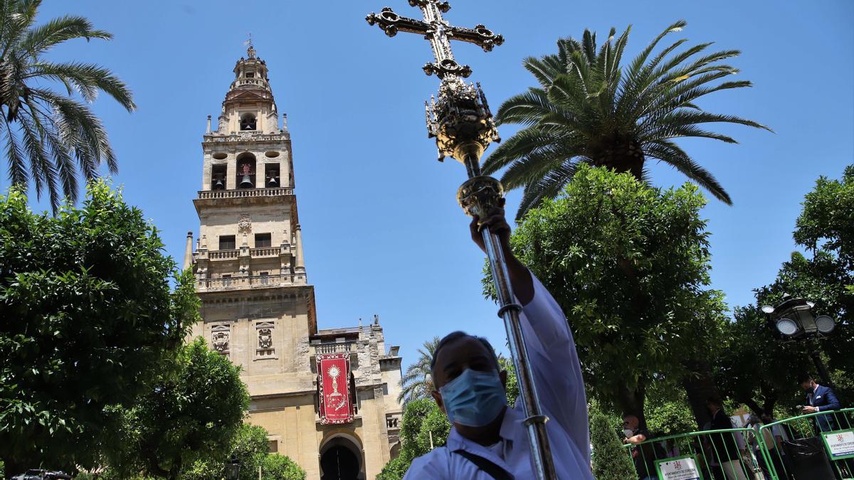 El Patio de los Naranjos acoge la procesión del Corpus Christi